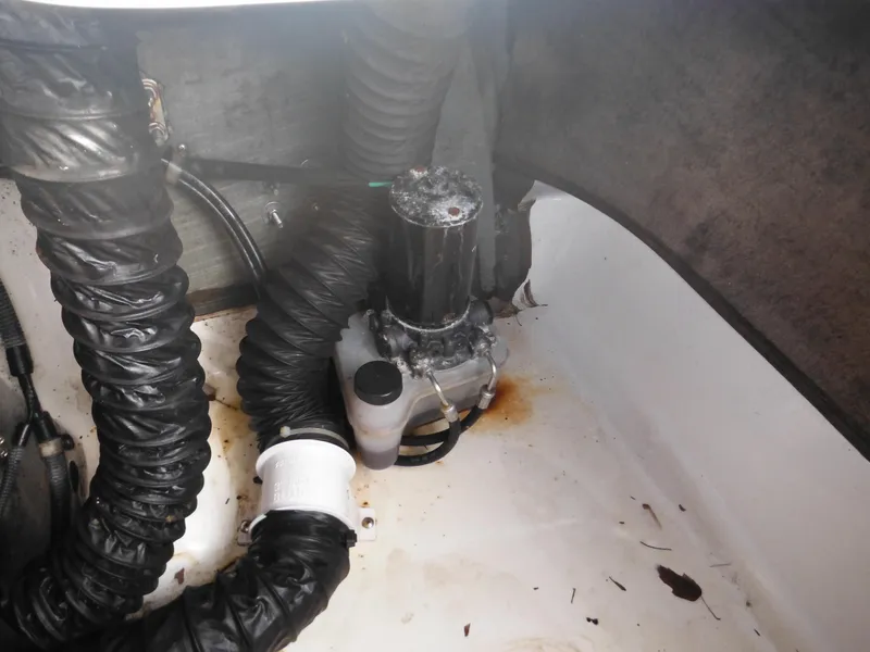 Slide: The Image of 2006 Larson SEi 180 Sport I/O engine compartment with hoses and components. - 33