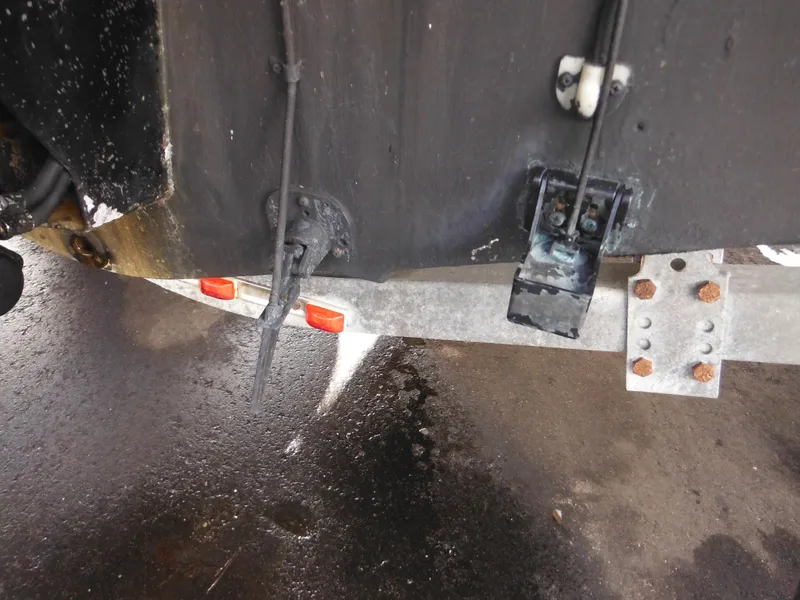 Slide: The Image of Close-up of 2006 Larson SEi 180 Sport I/O boat trailer hitch and wiring. - 43