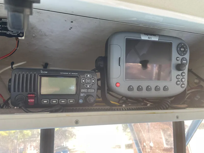 Slide: The Image of Boat electronics on Hydra-Sports 230 WA, year 2004. - 6