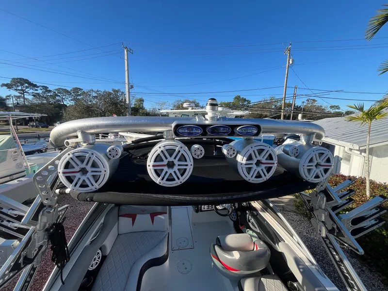 Slide: The Image of 2009 MasterCraft MariStar 230 boat with advanced audio system and sleek design. - 12