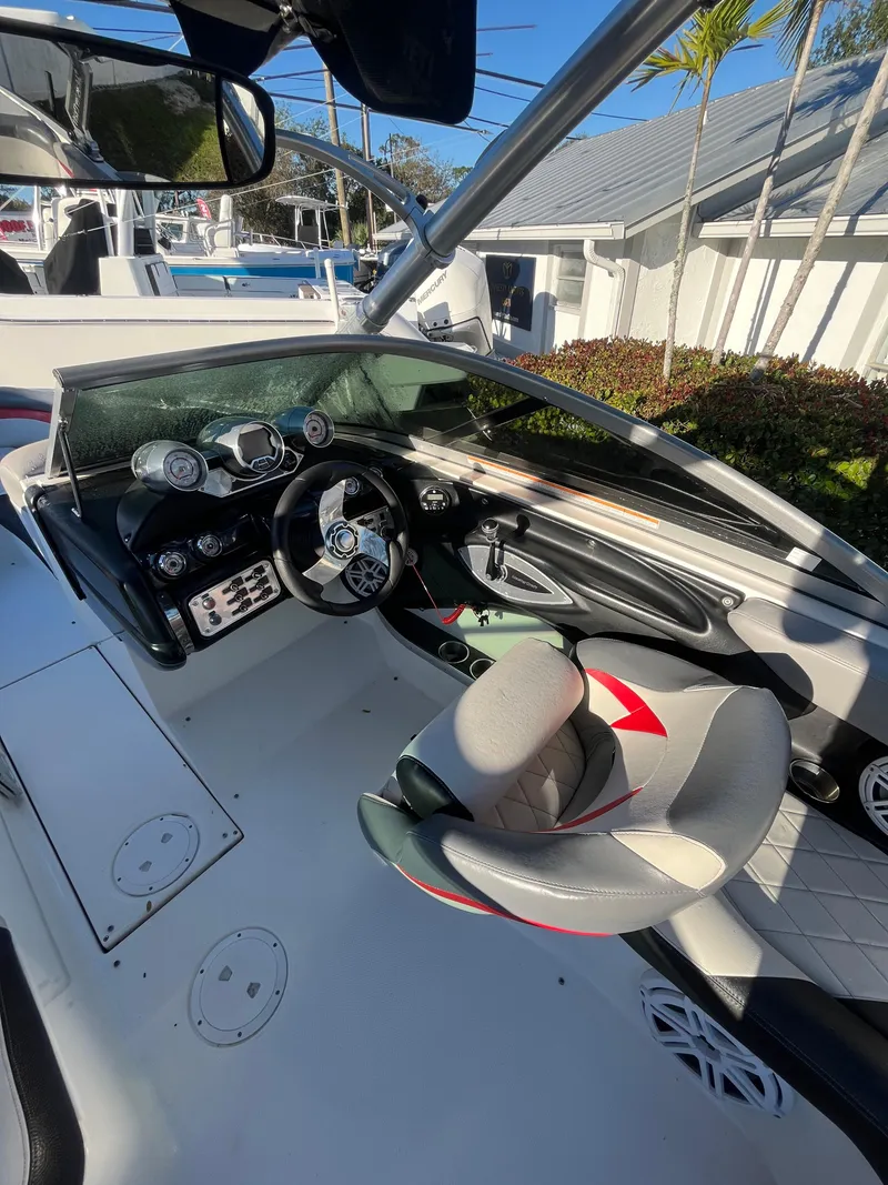 Slide: The Image of 2009 MasterCraft MariStar 230 boat interior with steering wheel and dashboard. - 13