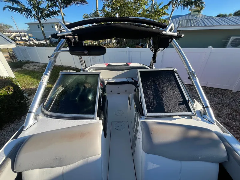 Slide: The Image of 2009 MasterCraft MariStar 230 boat interior with open windshield and tower. - 15