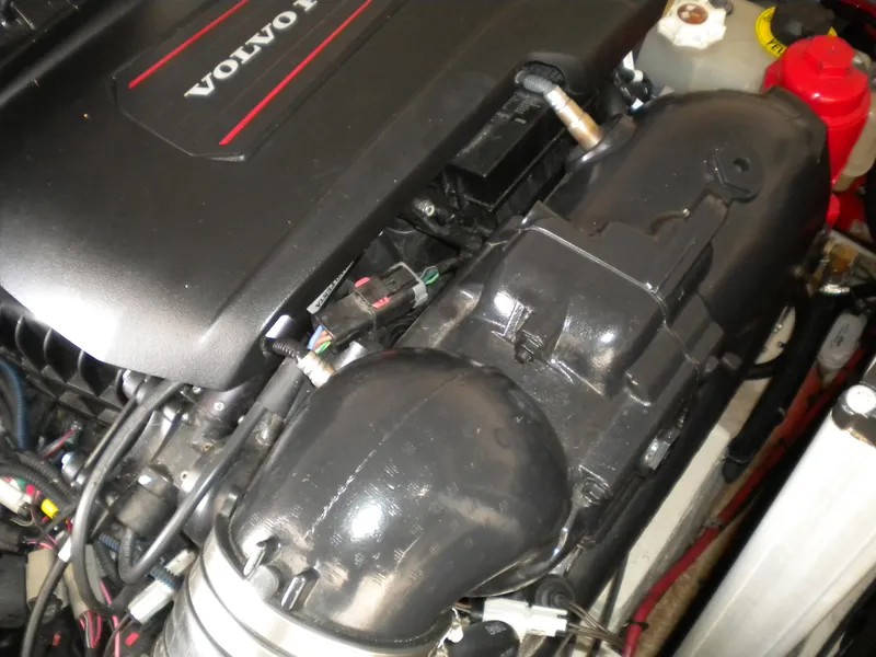 Slide: The Image of Engine of 2018 Regal 3300 Bow Rider boat with Volvo Penta components. - 32