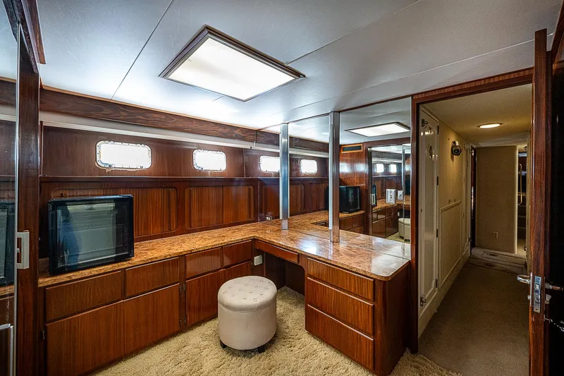 Slide: The Image of Hatteras 72 Motor Yacht 1986 - 56