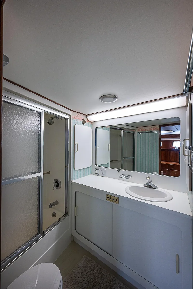 Slide: The Image of Hatteras 72 Motor Yacht 1986 - 57