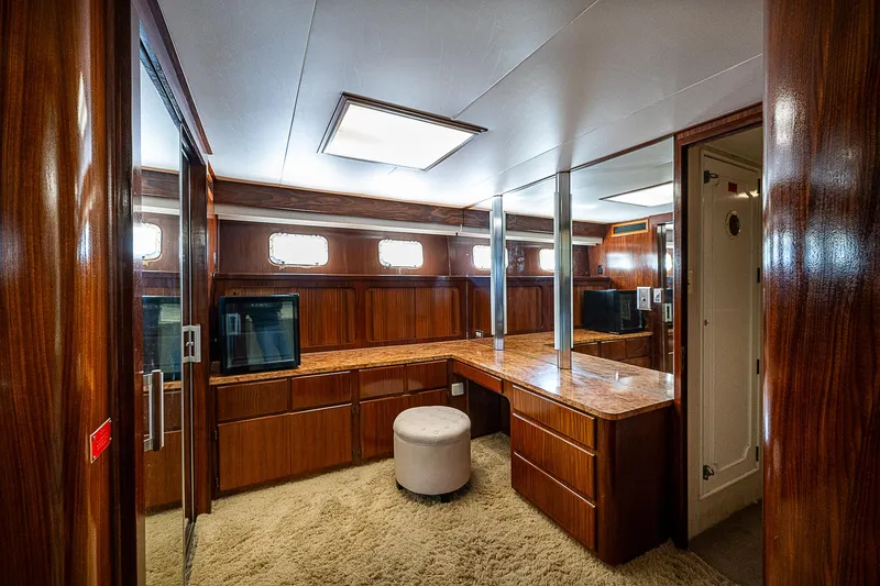 Slide: The Image of Hatteras 72 Motor Yacht 1986 - 59
