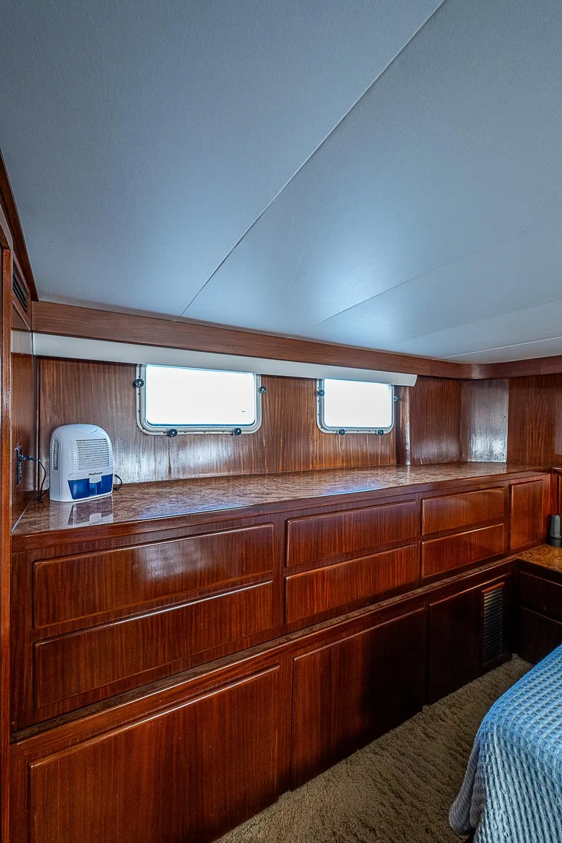 Slide: The Image of Hatteras 72 Motor Yacht 1986 - 63