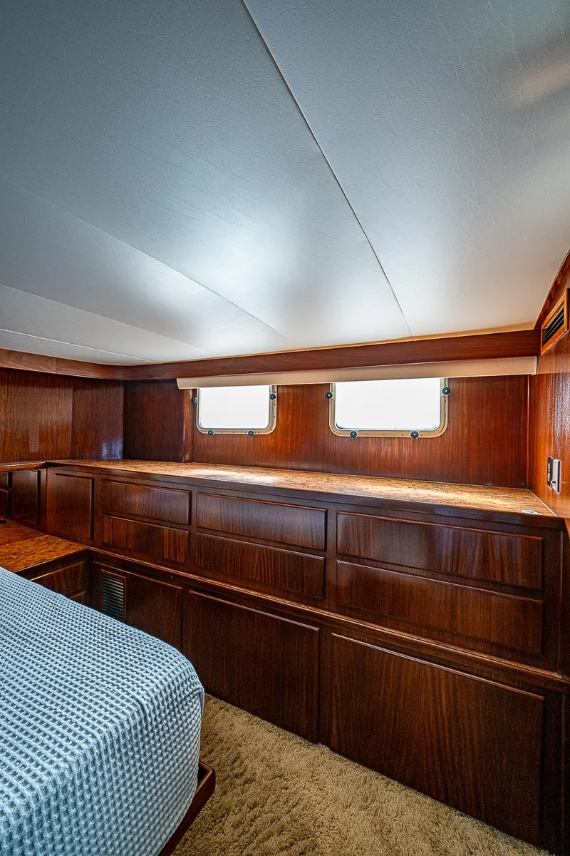Slide: The Image of Hatteras 72 Motor Yacht 1986 - 64