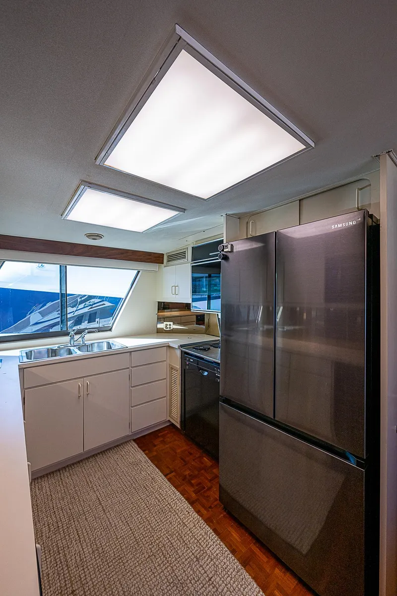 Slide: The Image of Hatteras 72 Motor Yacht 1986 - 69