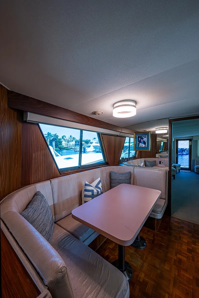 Slide: The Image of Hatteras 72 Motor Yacht 1986 - 73