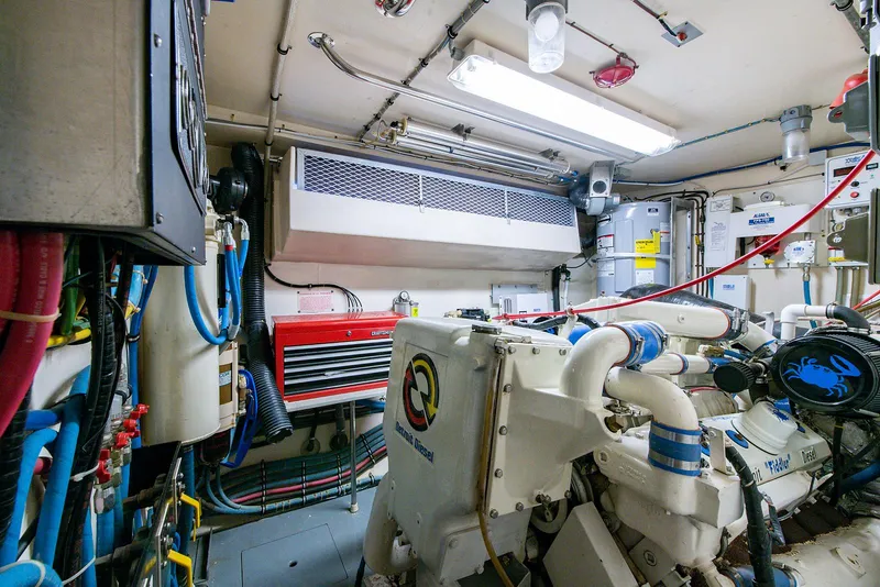 Slide: The Image of Hatteras 72 Motor Yacht 1986 - 84