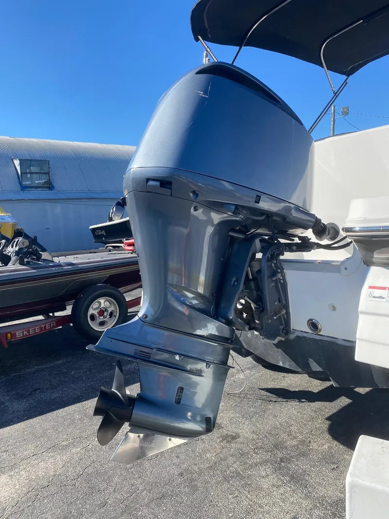 Slide: The Image of 2017 Hurricane SunDeck 2200 DC OB outboard motor in a marina. - 35