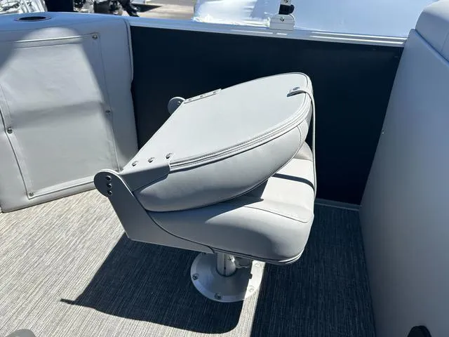 Slide: The Image of Bennington S Fishing 20 SF Pontoon 2024 - 33