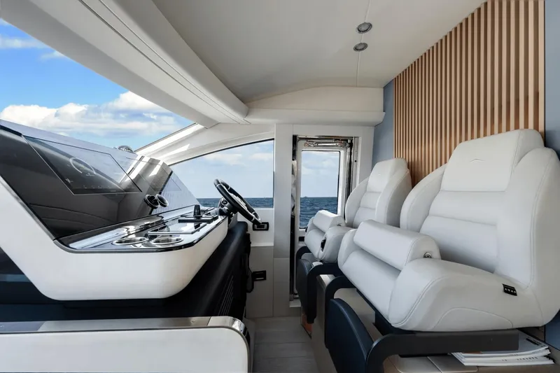 Slide: The Image of Azimut 68 2022 - 24