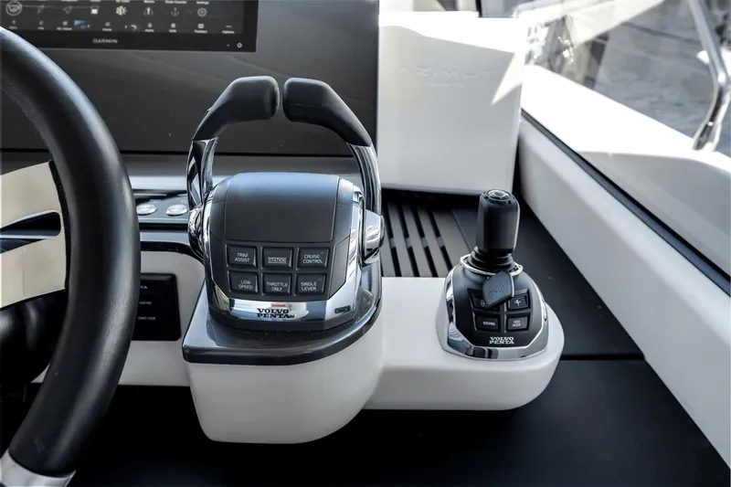 Slide: The Image of Azimut 68 2022 - 30
