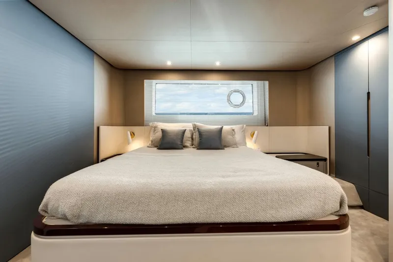 Slide: The Image of Azimut 68 2022 - 33