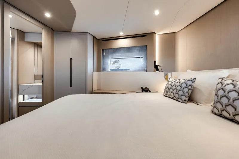 Slide: The Image of Azimut 68 2022 - 42