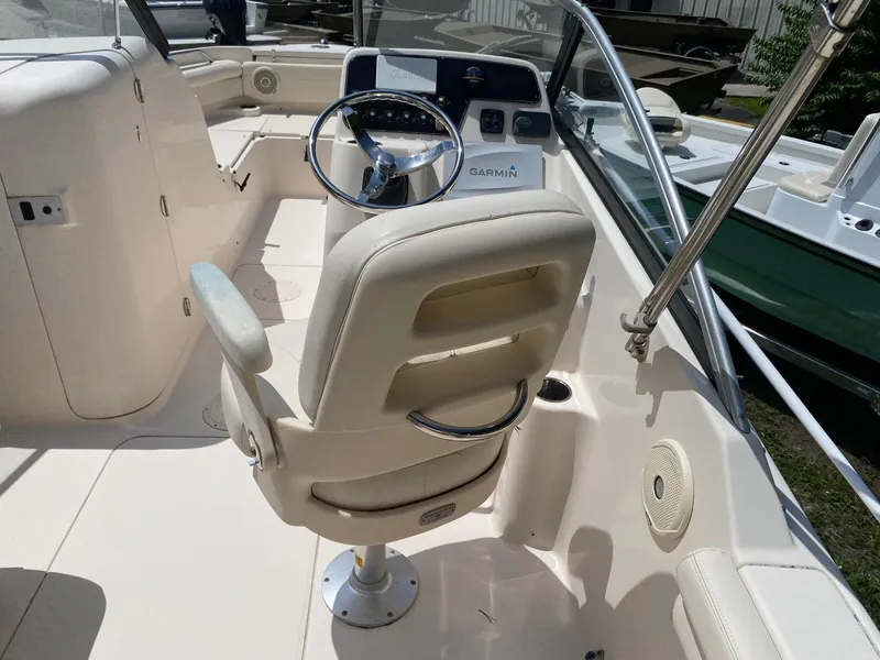 Slide: The Image of Grady-White Freedom 225 2016 - 11