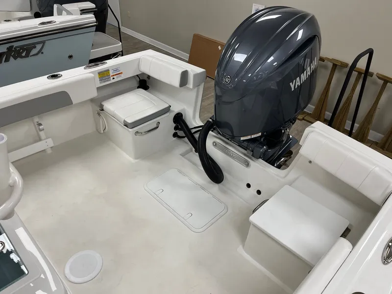 Slide: The Image of Parker Marine 2300 Special Edition 2024 - 10