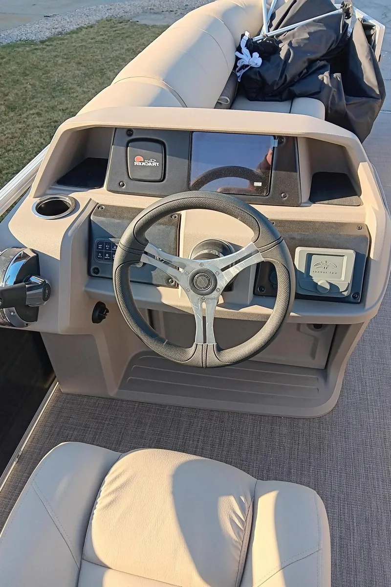 Slide: The Image of 2024 Sun Tracker SportFish 20 DLX boat dashboard and steering wheel. - 5