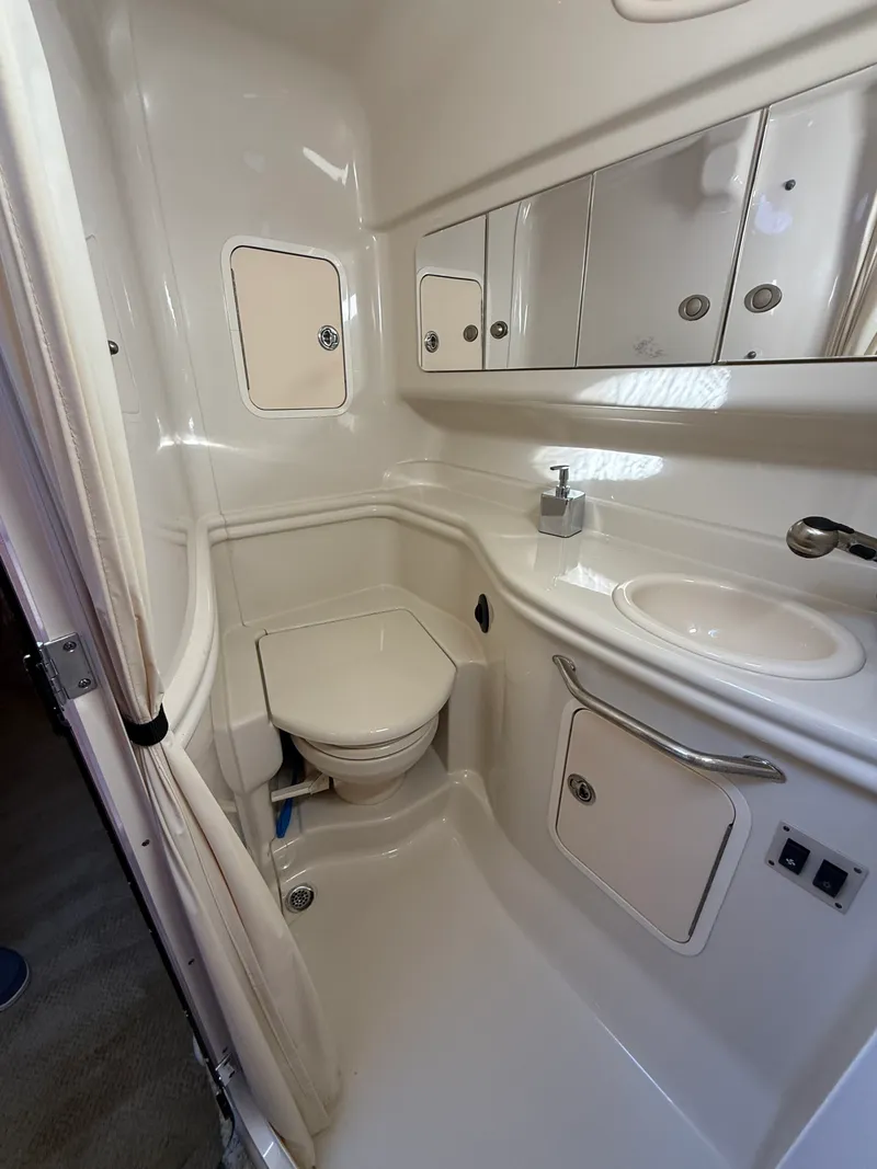 Slide: The Image of Sea Ray 320 Sundancer 2007 - 37
