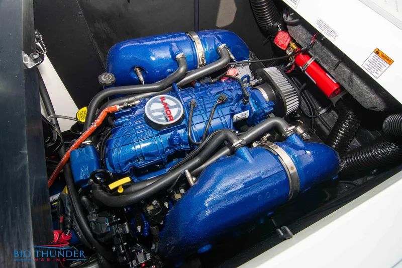 Slide: The Image of MasterCraft XT25 2024 - 52
