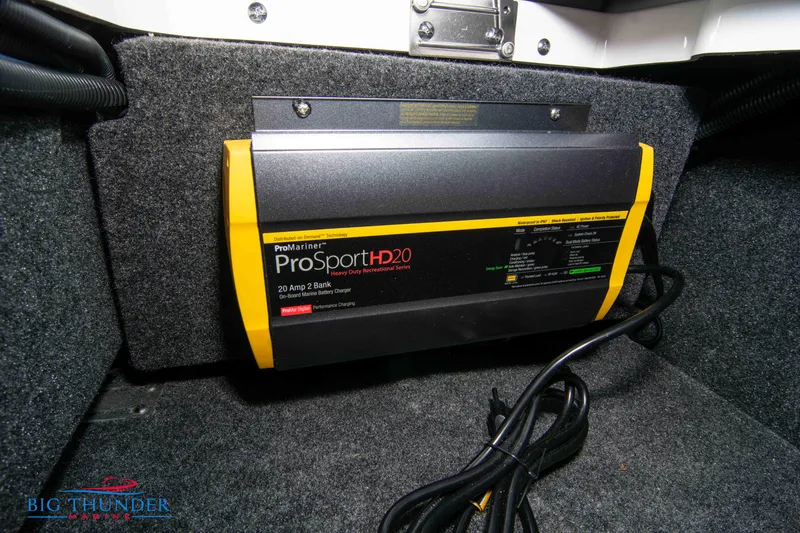 Slide: The Image of MasterCraft XT25 2024 - 56