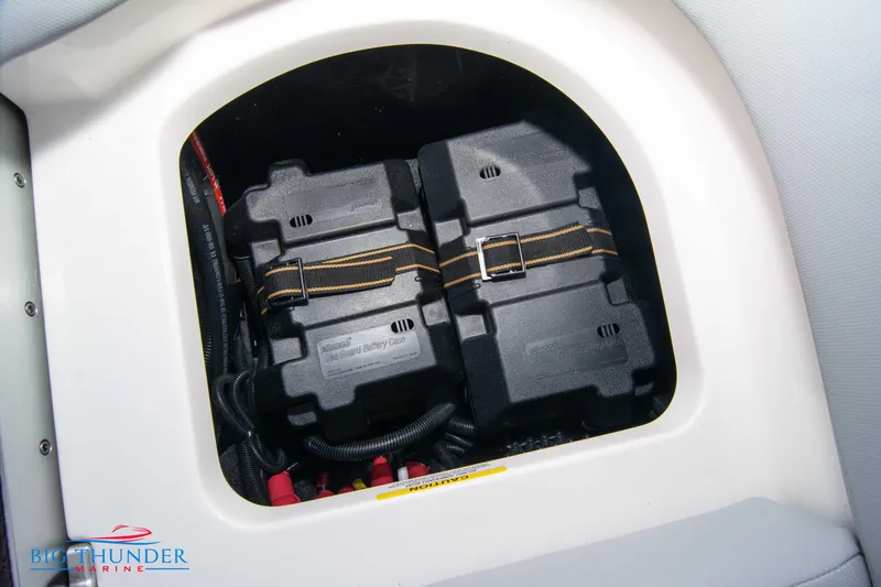Slide: The Image of MasterCraft XT25 2024 - 57
