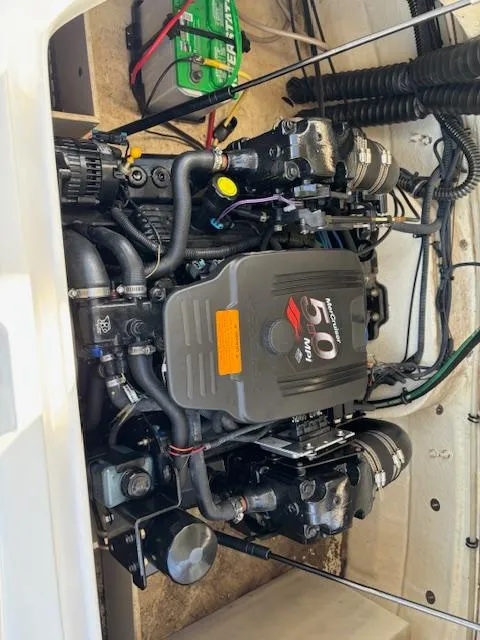 Slide: The Image of 2005 Chaparral 216 SUNSETTA boat engine compartment with 5.0 MPI motor. - 16