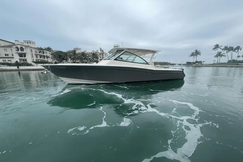 Slide: The Image of Grady-White Freedom 375 2017 - 0