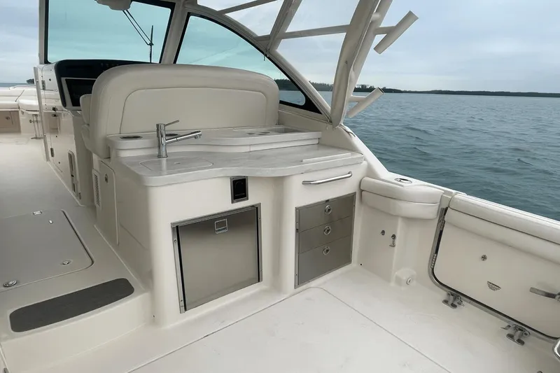 Slide: The Image of Grady-White Freedom 375 2017 - 15