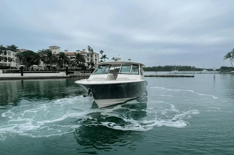 Slide: The Image of Grady-White Freedom 375 2017 - 2