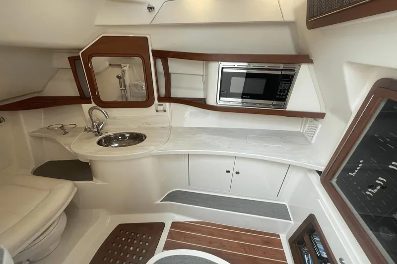 Slide: The Image of Grady-White Freedom 375 2017 - 21