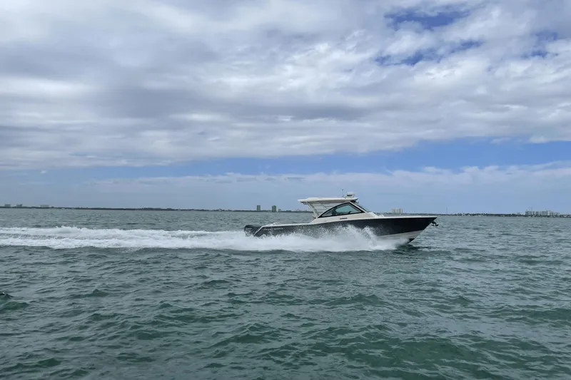 Slide: The Image of Grady-White Freedom 375 2017 - 32