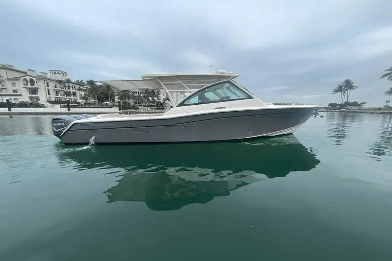 Slide: The Image of Grady-White Freedom 375 2017 - 9