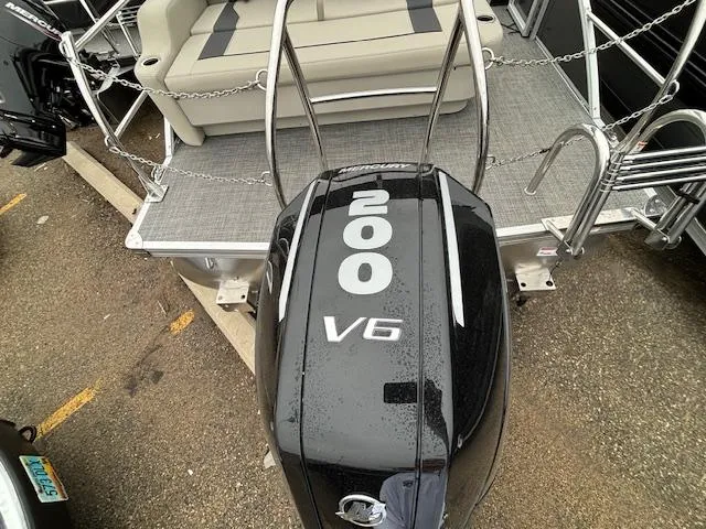 Slide: The Image of 2024 Barletta ARIA 22UC pontoon boat with 200 V6 engine. - 5