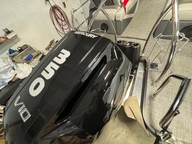 Slide: The Image of 2024 Barletta Lusso 23M with Mercury V10 outboard engine in a workshop. - 15