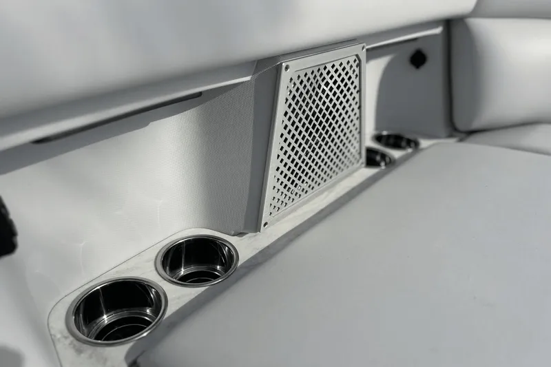 Slide: The Image of Aviara AV32 Outboard 2024 - 17