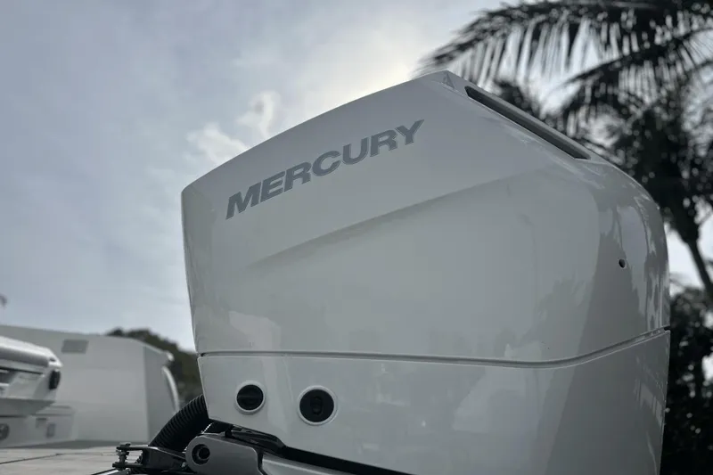 Slide: The Image of Aviara AV32 Outboard 2024 - 20