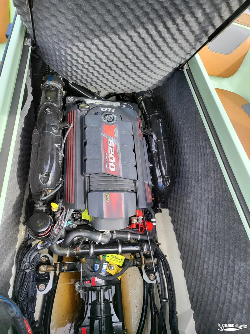 Slide: The Image of 2022 Heyday WT-Surf boat engine compartment with powerful V8 engine. - 13