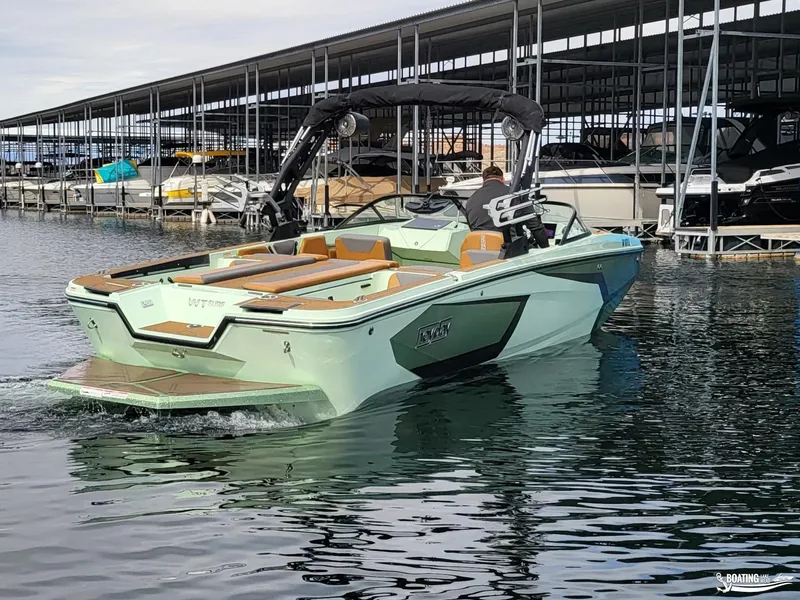 Slide: The Image of 2022 Heyday WT-Surf boat in marina, featuring sleek design and modern amenities. - 9