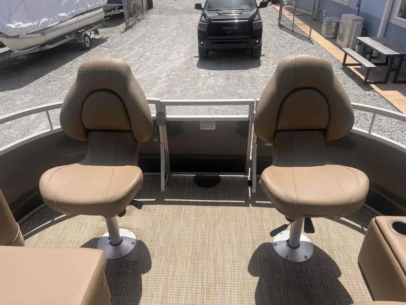 Slide: The Image of SunChaser Vista 20 Fish 2024 - 11