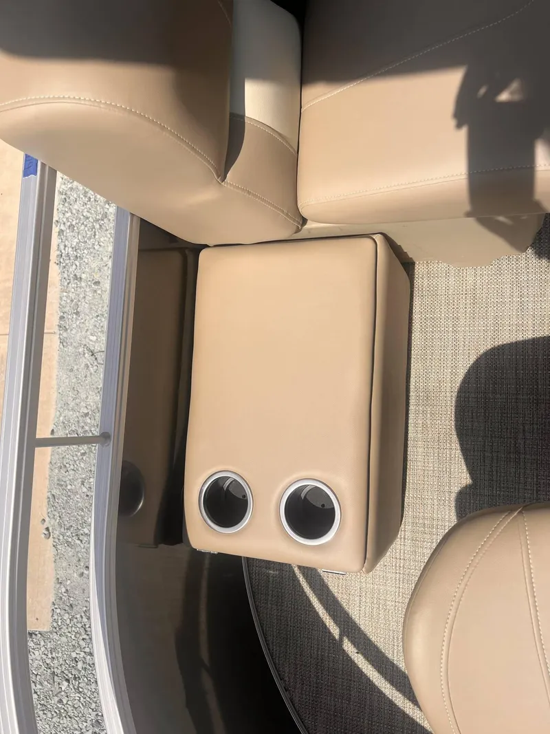 Slide: The Image of SunChaser Vista 20 Fish 2024 - 14