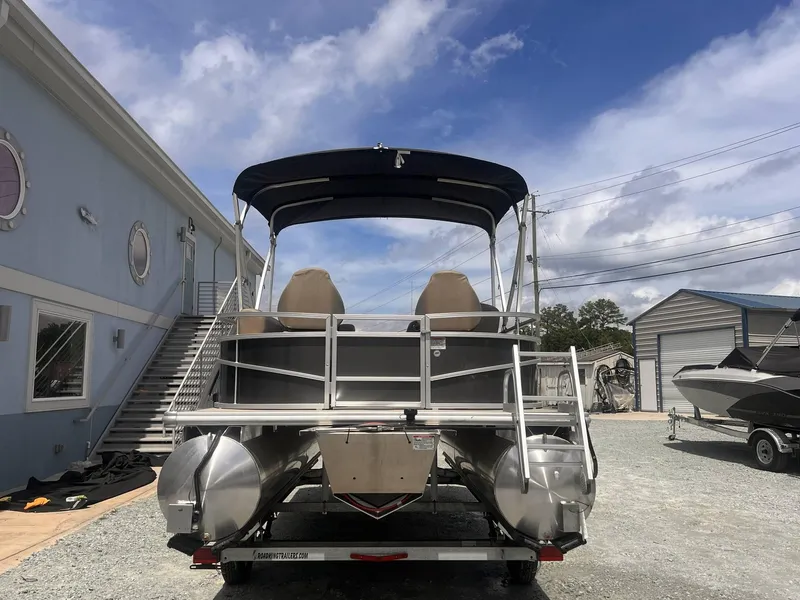 Slide: The Image of SunChaser Vista 20 Fish 2024 - 4