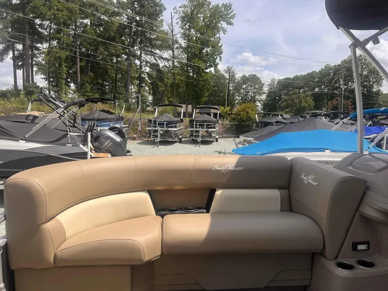 Slide: The Image of SunChaser Vista 20 Fish 2024 - 6