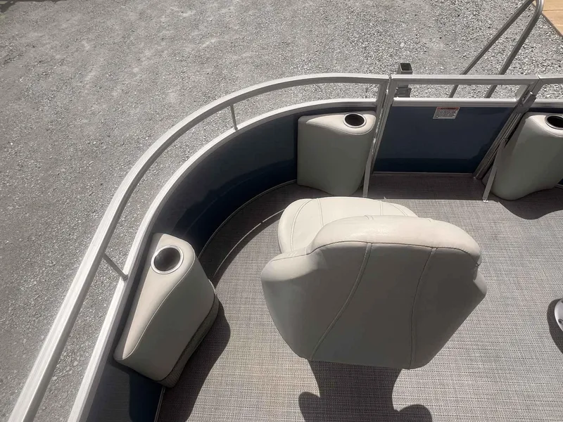 Slide: The Image of SunChaser Vista 16 Fish 2024 - 10