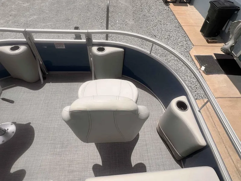 Slide: The Image of SunChaser Vista 16 Fish 2024 - 11