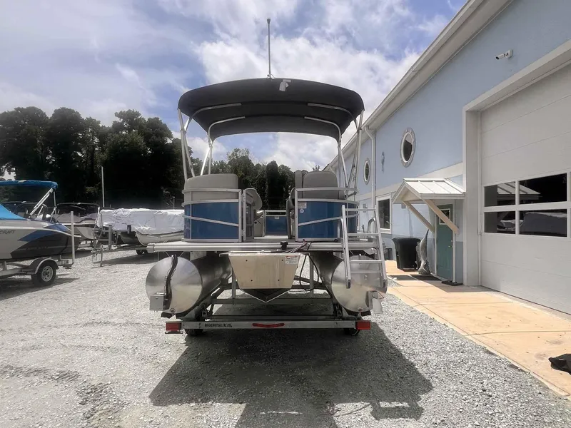 Slide: The Image of SunChaser Vista 16 Fish 2024 - 4