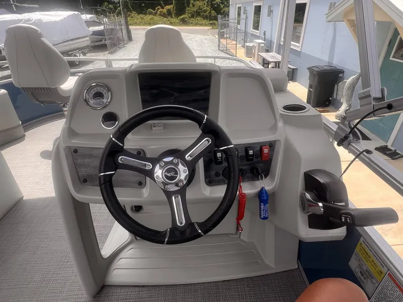 Slide: The Image of SunChaser Vista 16 Fish 2024 - 9