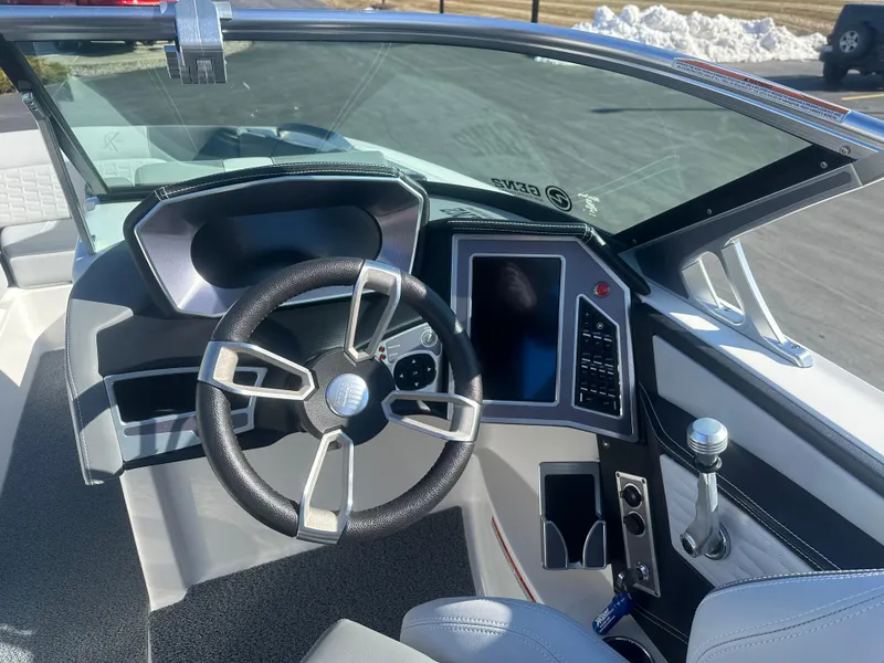 Slide: The Image of MasterCraft X24 2020 - 11